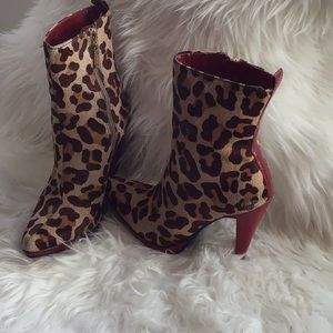Carlos Santana leopard print boots with red trim size 6